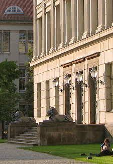 Das Löwengebäde am Universitätsplatz